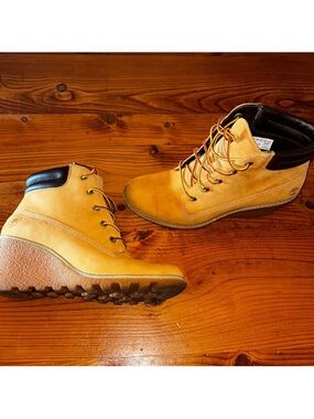 Timberland Wheat and Black Nubuck Wedge Boots